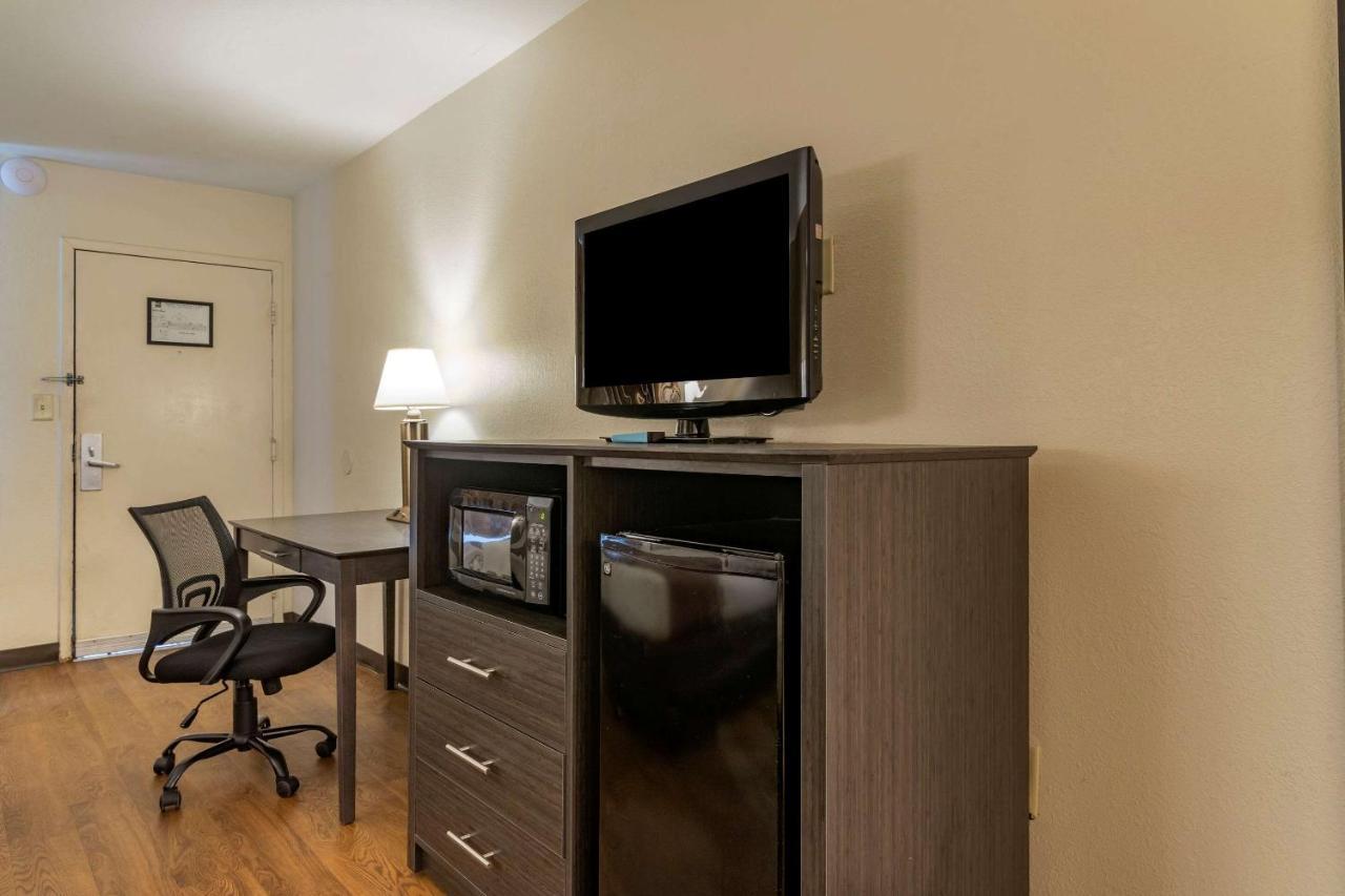 Quality Inn At Town Center Beaufort Bagian luar foto