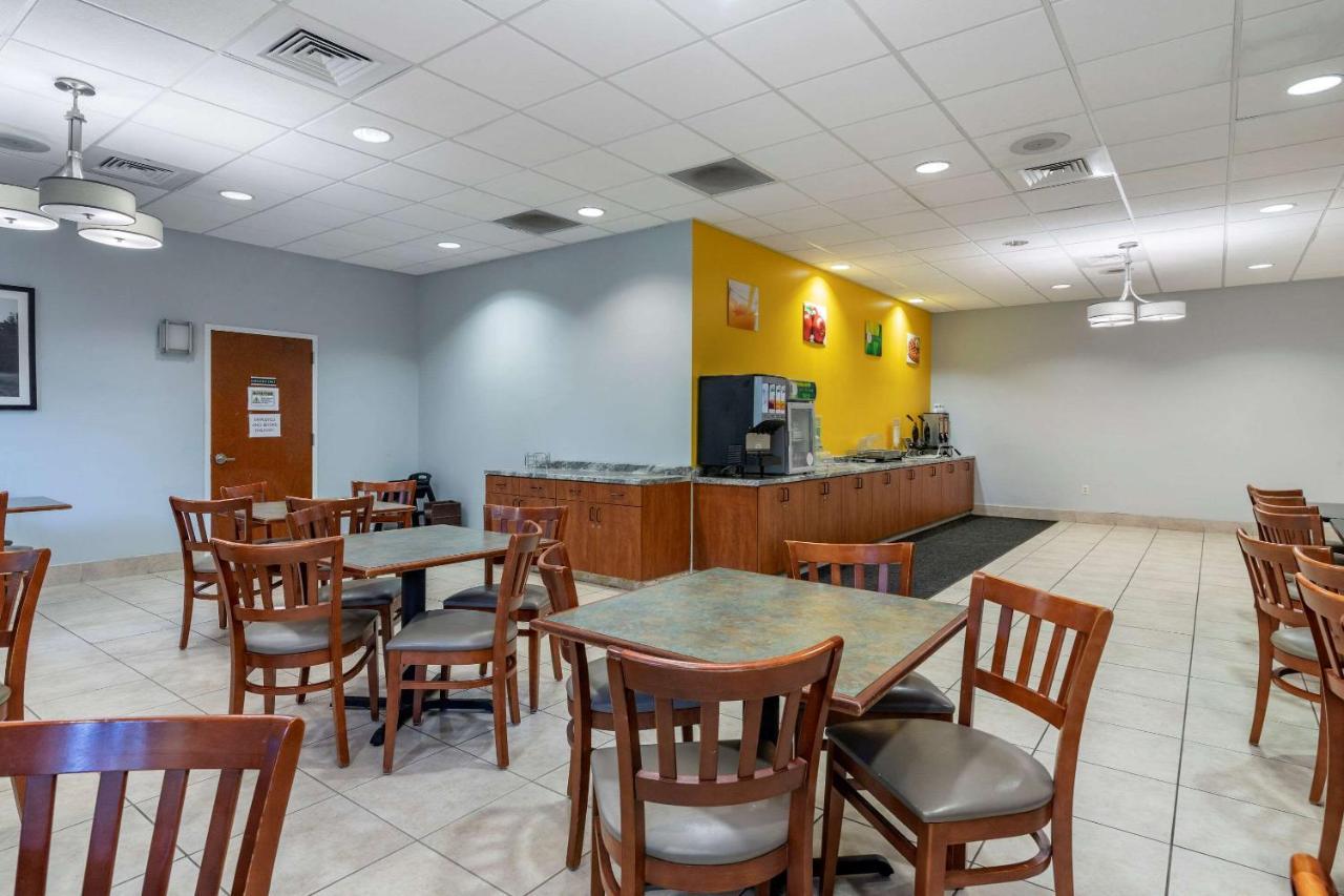 Quality Inn At Town Center Beaufort Bagian luar foto