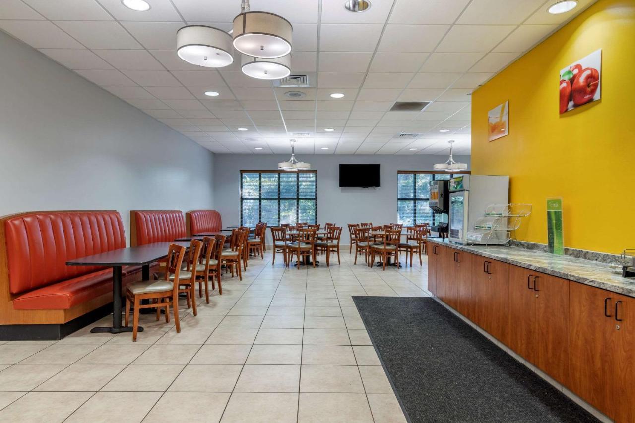 Quality Inn At Town Center Beaufort Bagian luar foto