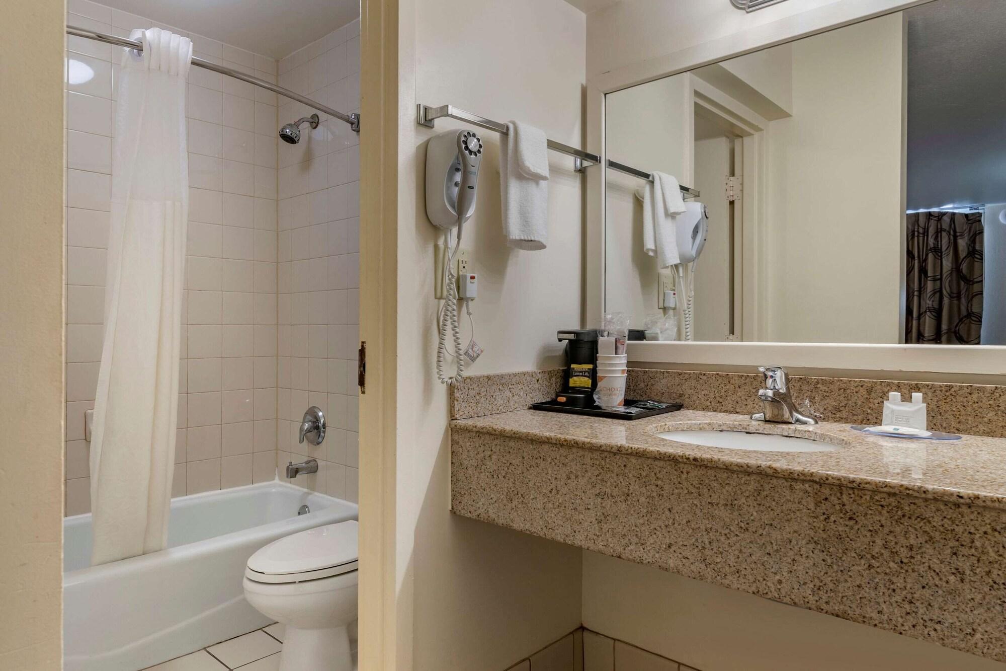 Quality Inn At Town Center Beaufort Bagian luar foto
