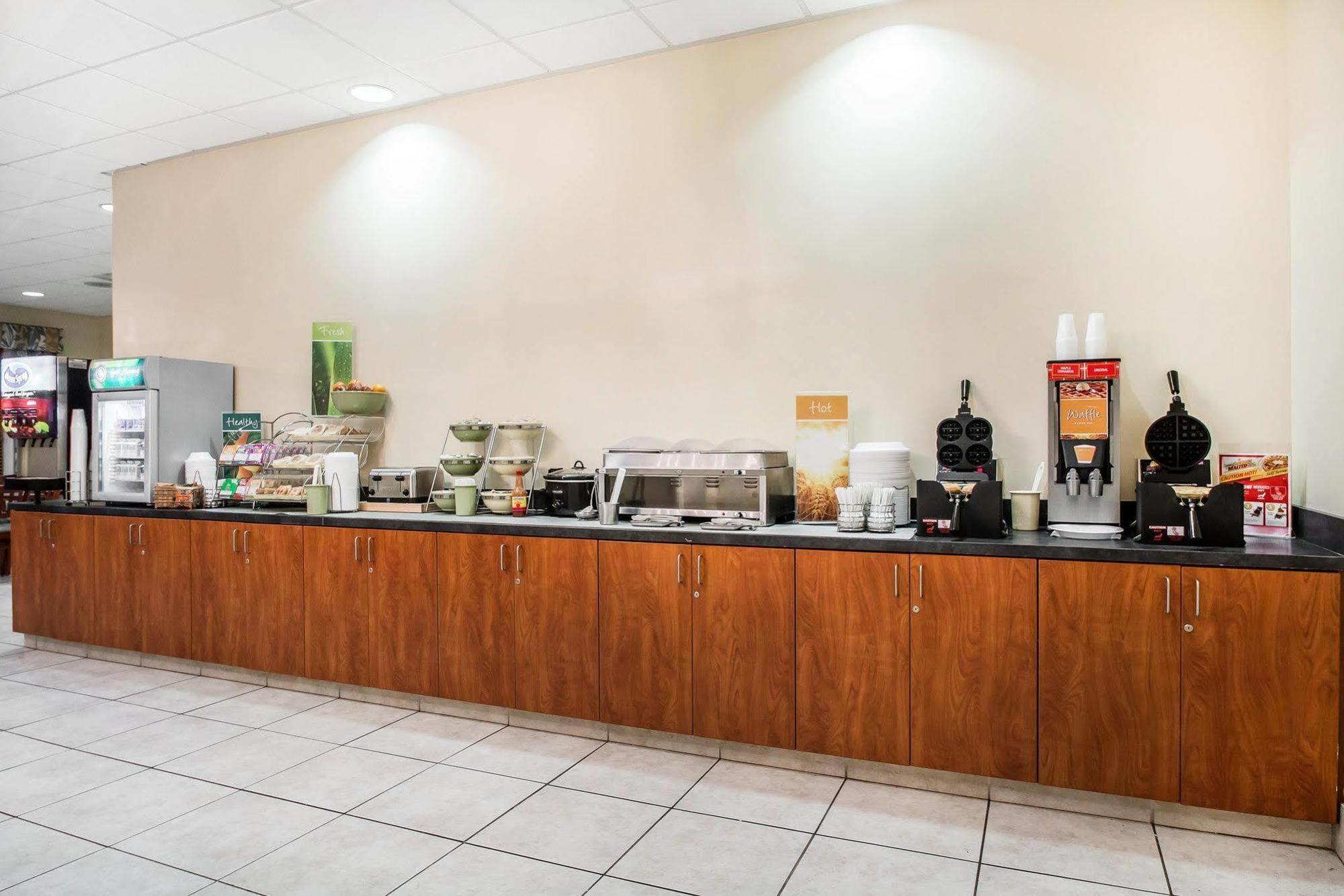 Quality Inn At Town Center Beaufort Bagian luar foto