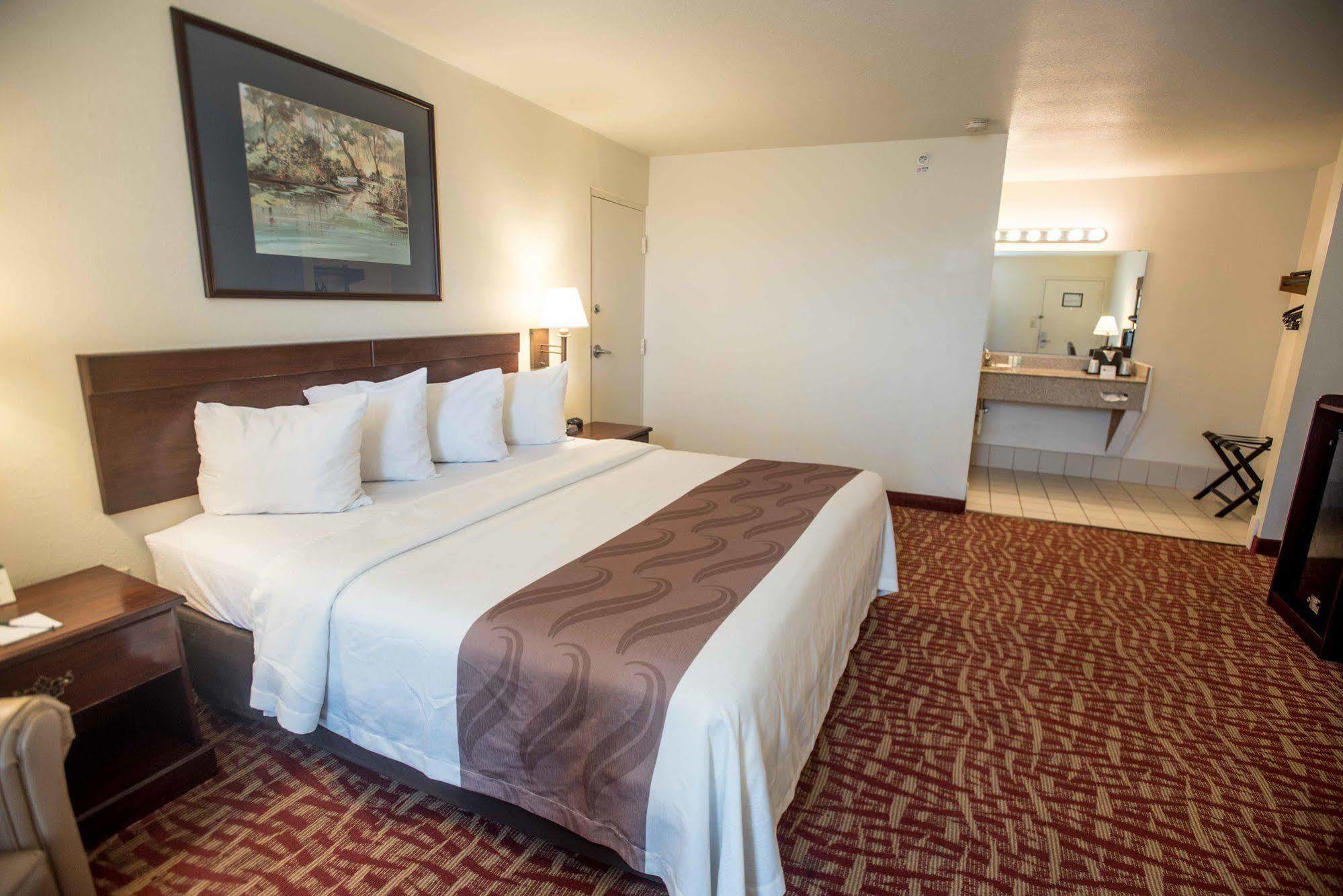 Quality Inn At Town Center Beaufort Bagian luar foto